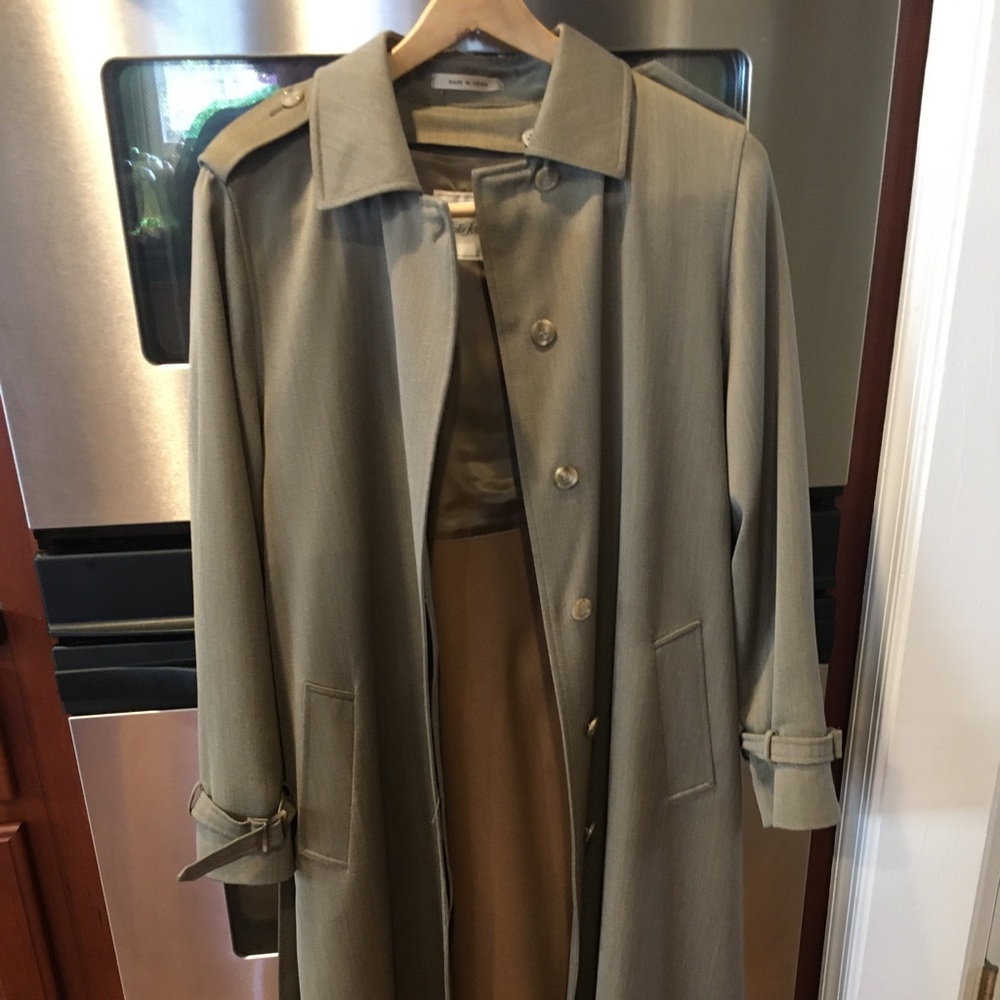 Saks Fifth Ave trench w detachable lining- size 10